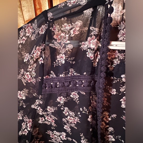 Emory Park - Landry Crochet Trim Open Front Woven top - Picture 2 of 7